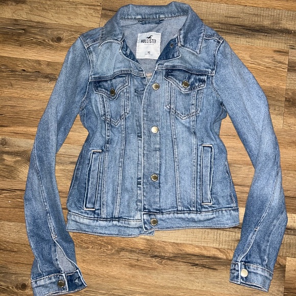 Hollister Jackets & Blazers - HOLLISTER denim jacket XS